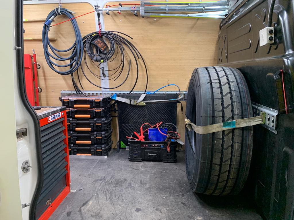 Fourgon atelier pneumatique Iveco Daily 35S16V16 16m3 L4H2 2019 – VENDU