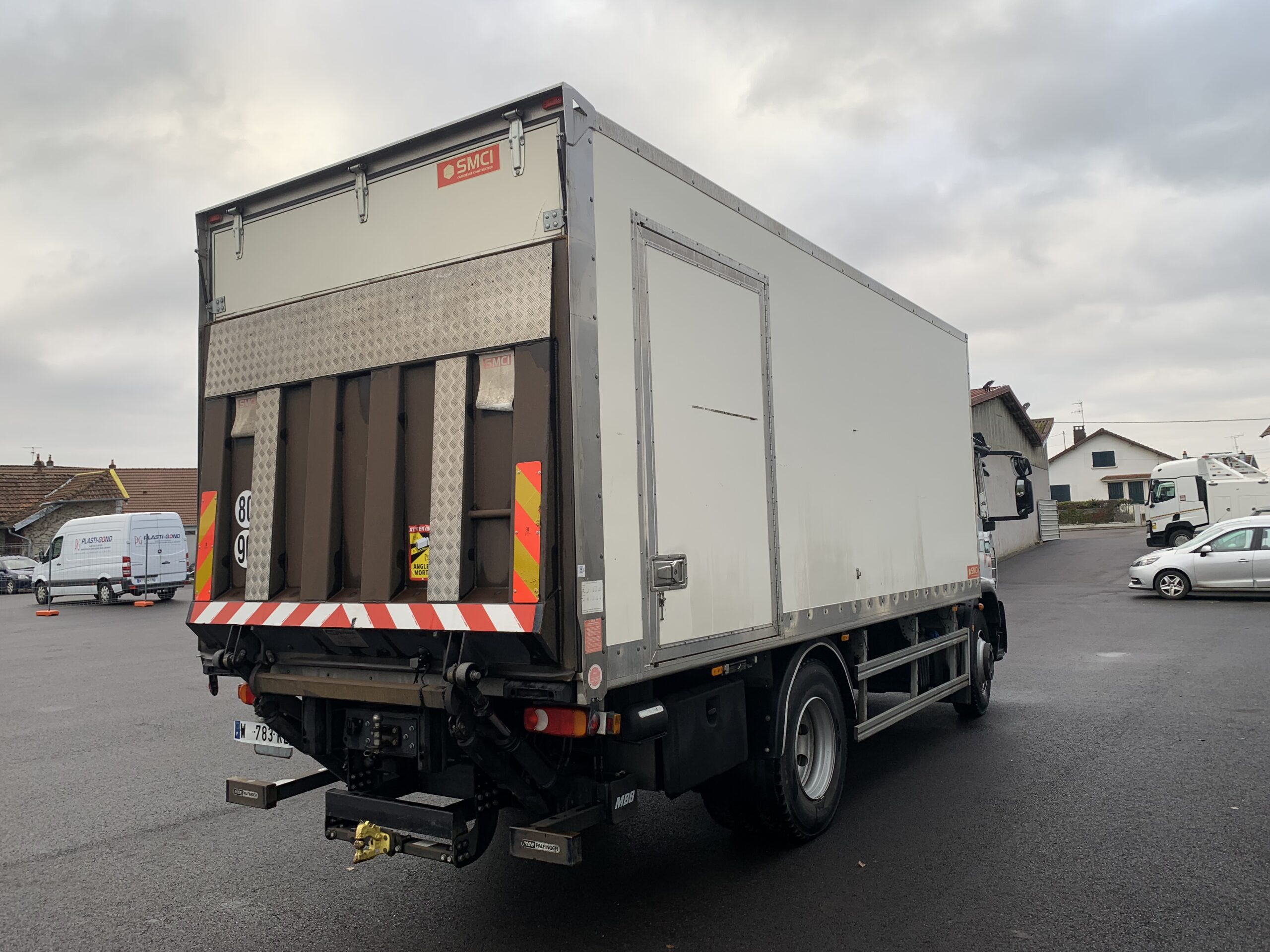 Iveco Eurocargo 150E18 EEV 15T fourgon/hayon PALFINGER – VENDU