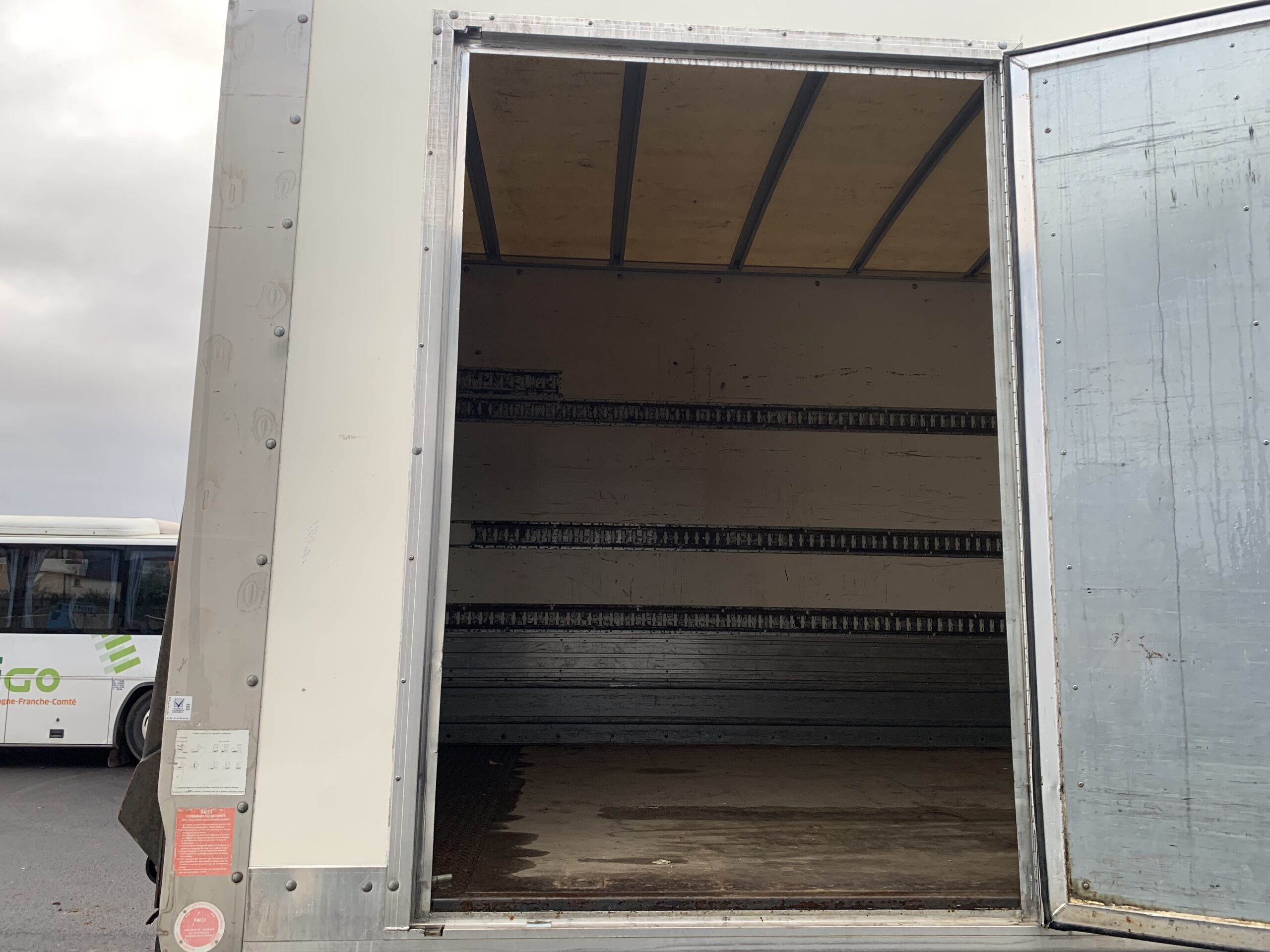 Iveco Eurocargo 150E18 EEV 15T fourgon/hayon PALFINGER – VENDU