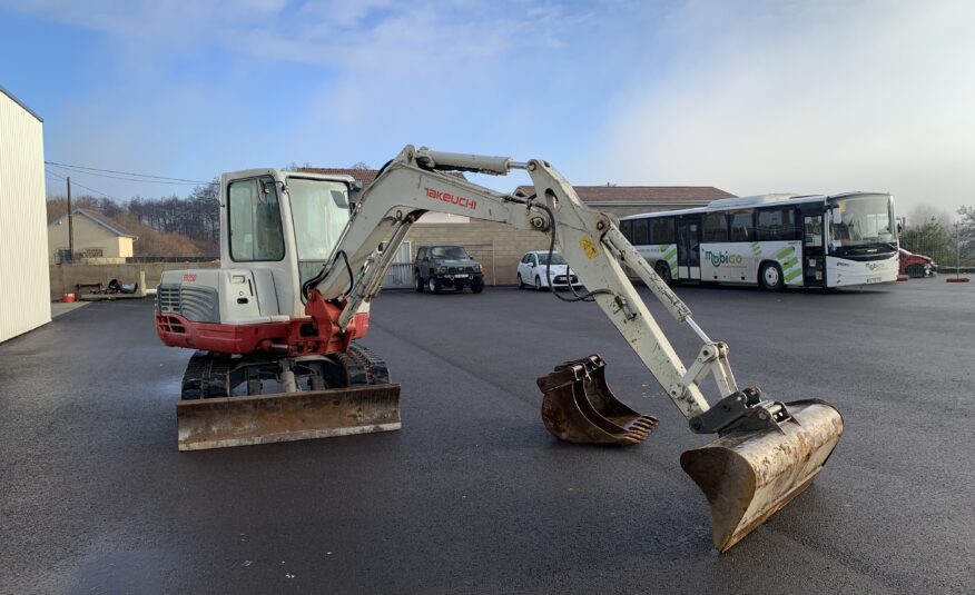 Mini-pelle 5T Takeuchi TB 250 2013