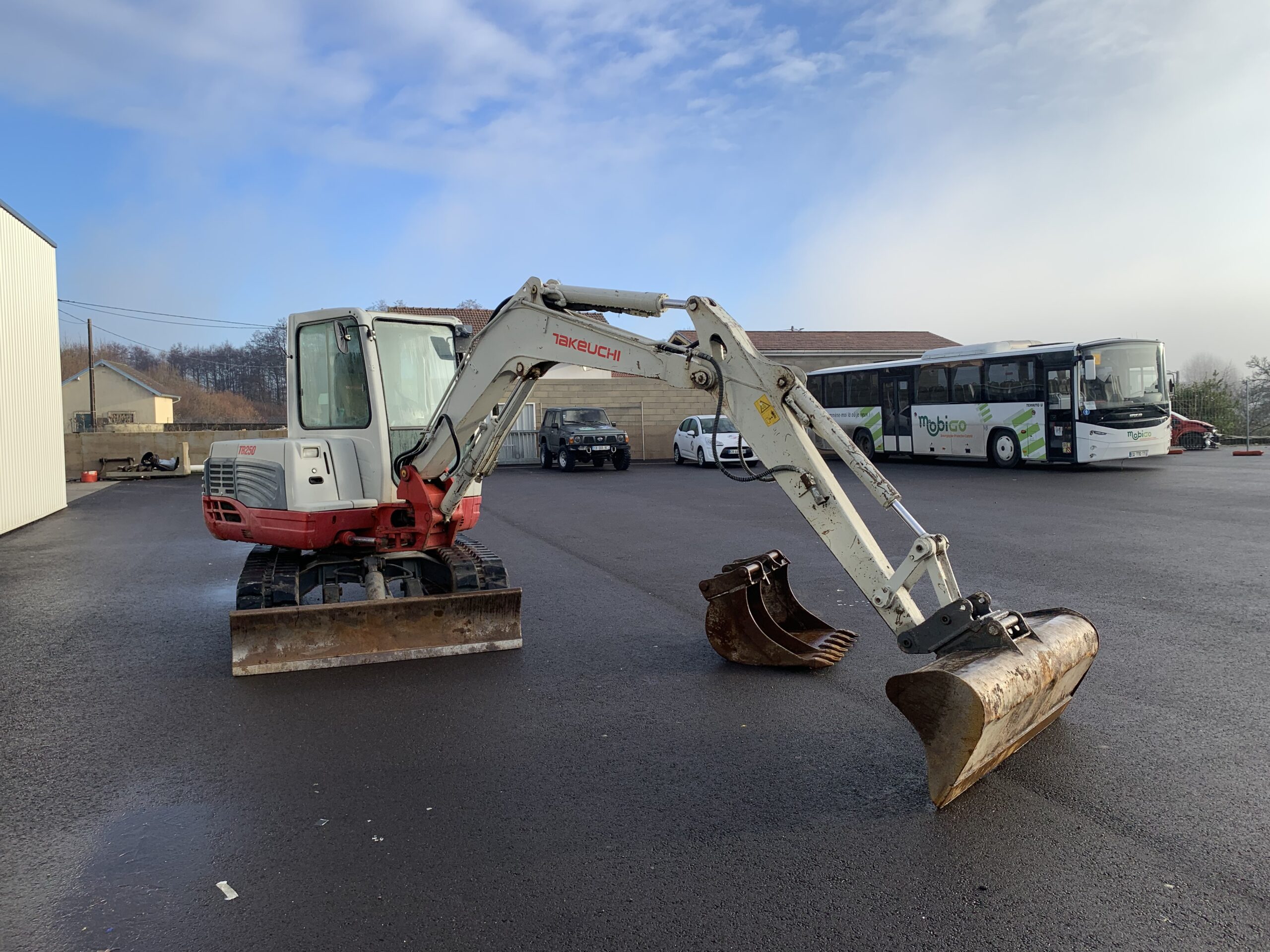 Mini-pelle 5T Takeuchi TB 250 2013