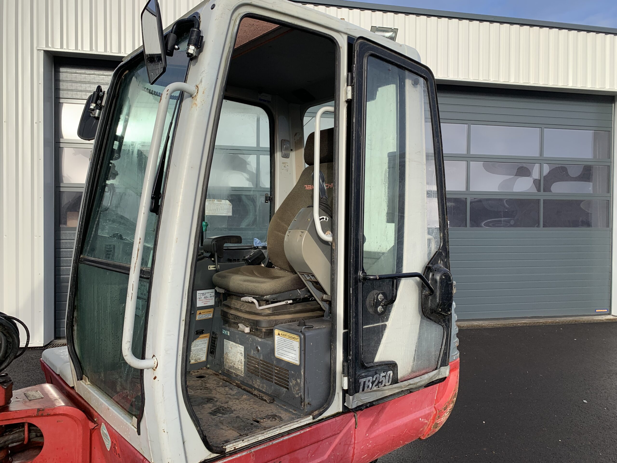 Mini-pelle 5T Takeuchi TB 250 2013